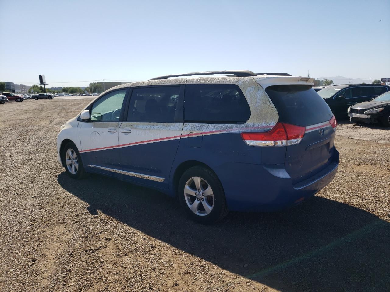 2011 TOYOTA SIENNA