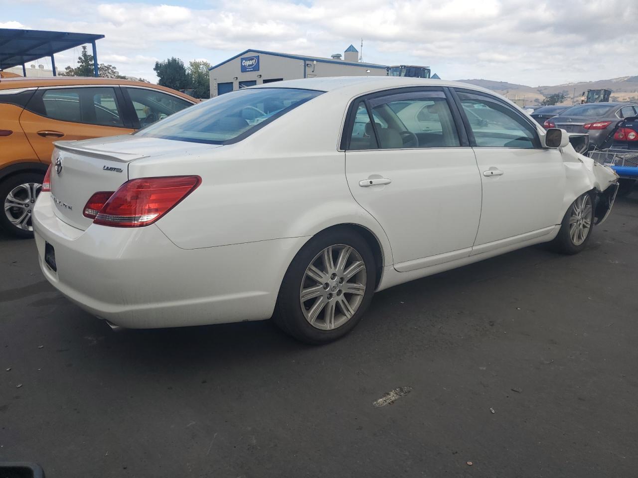 2005 TOYOTA Avalon