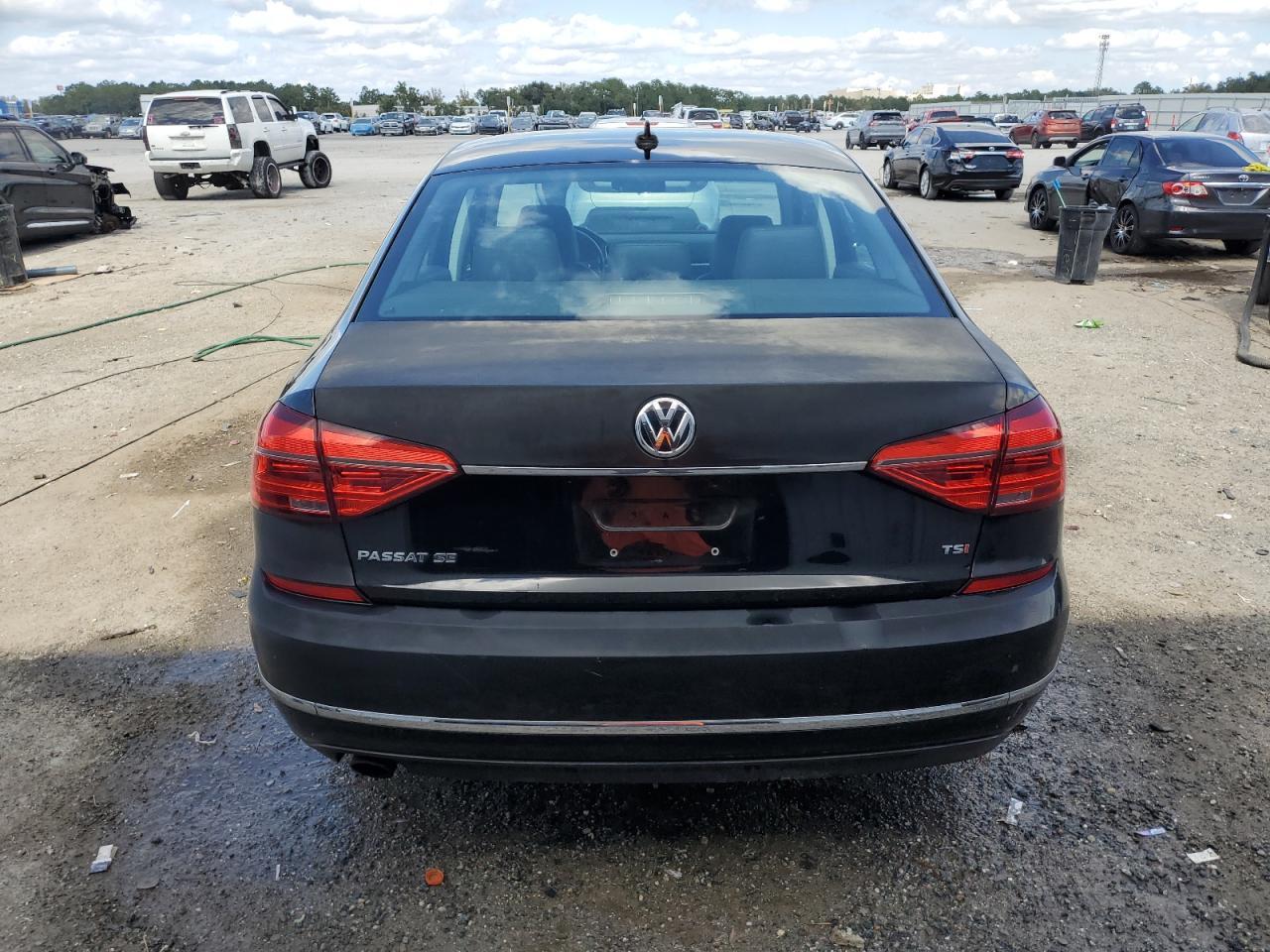 2016 VOLKSWAGEN Passat