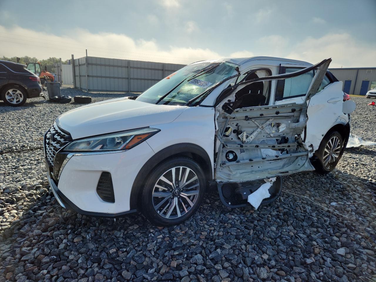 2023 NISSAN KICKS