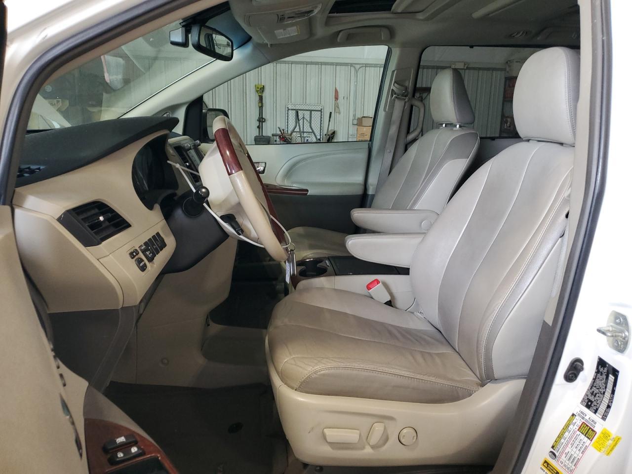 2013 TOYOTA SIENNA