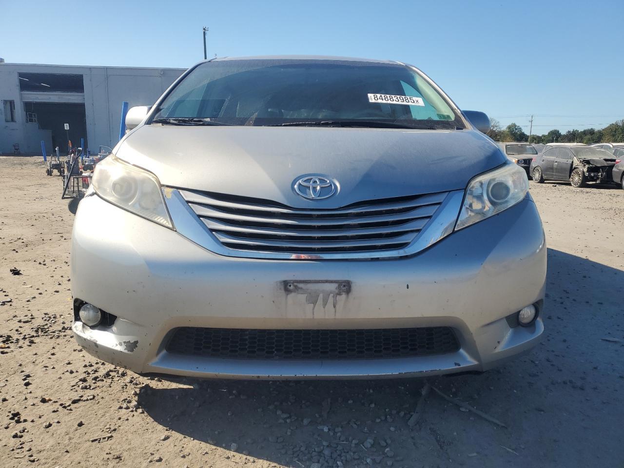 2011 TOYOTA SIENNA