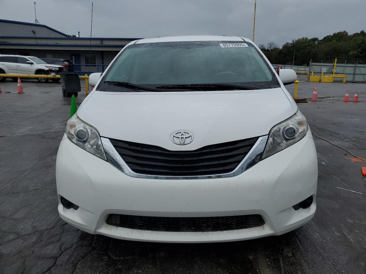 2013 TOYOTA SIENNA