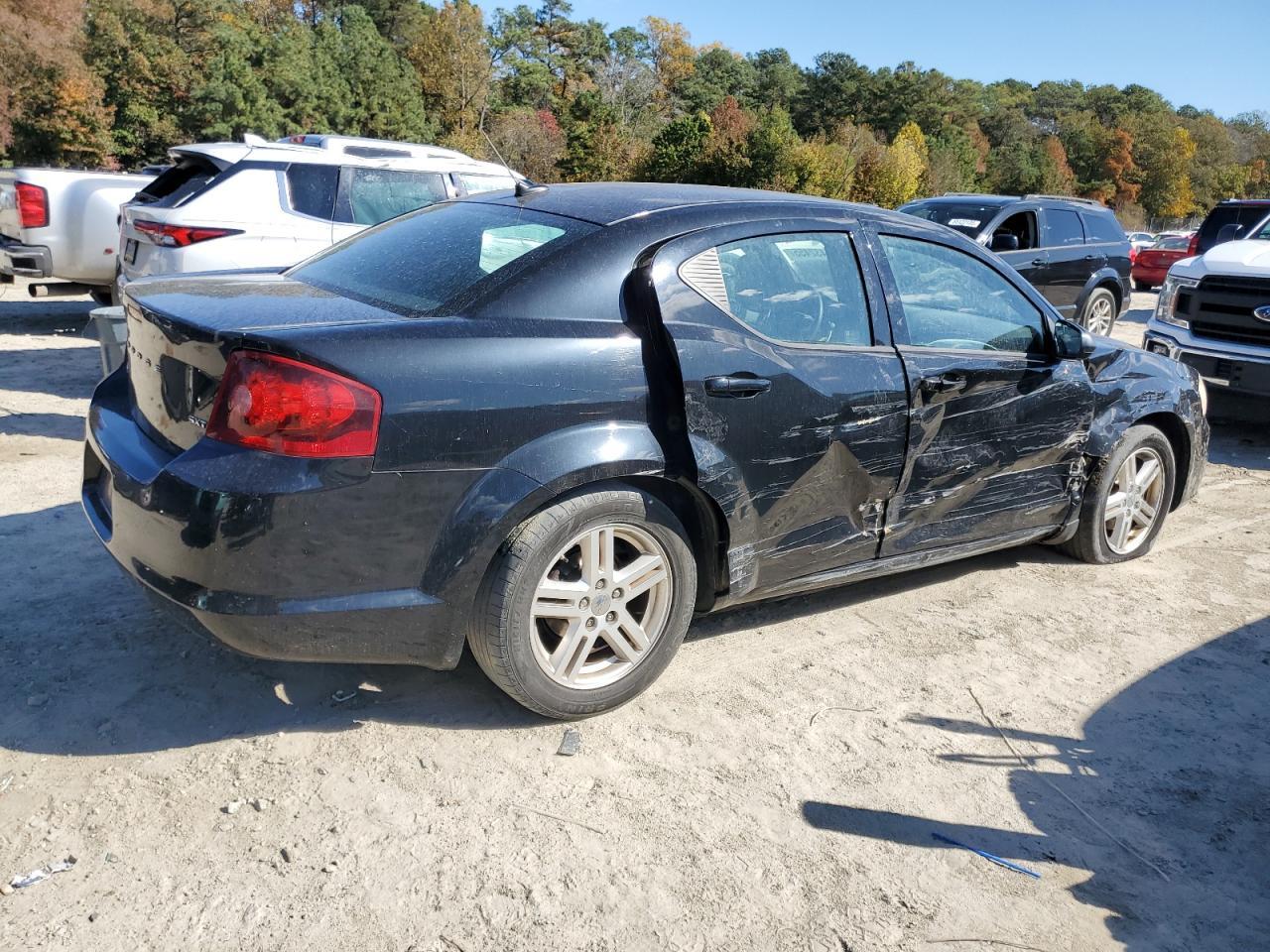 2013 DODGE Avenger