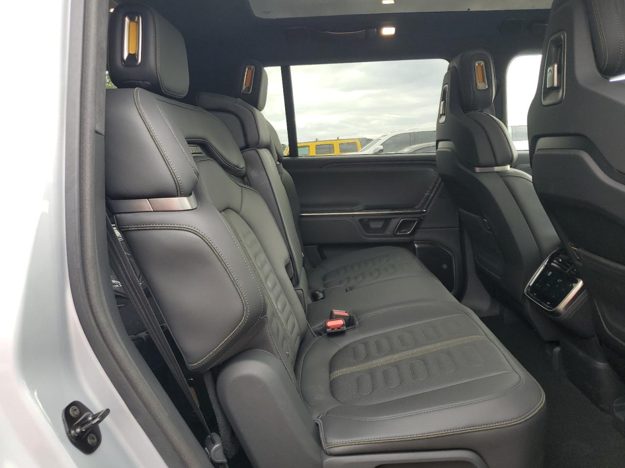 2023 RIVIAN R1s