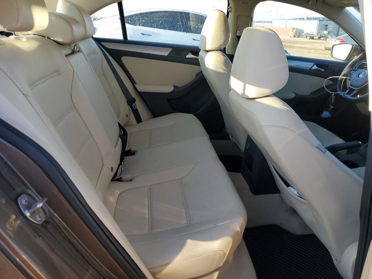 2016 VOLKSWAGEN JETTA