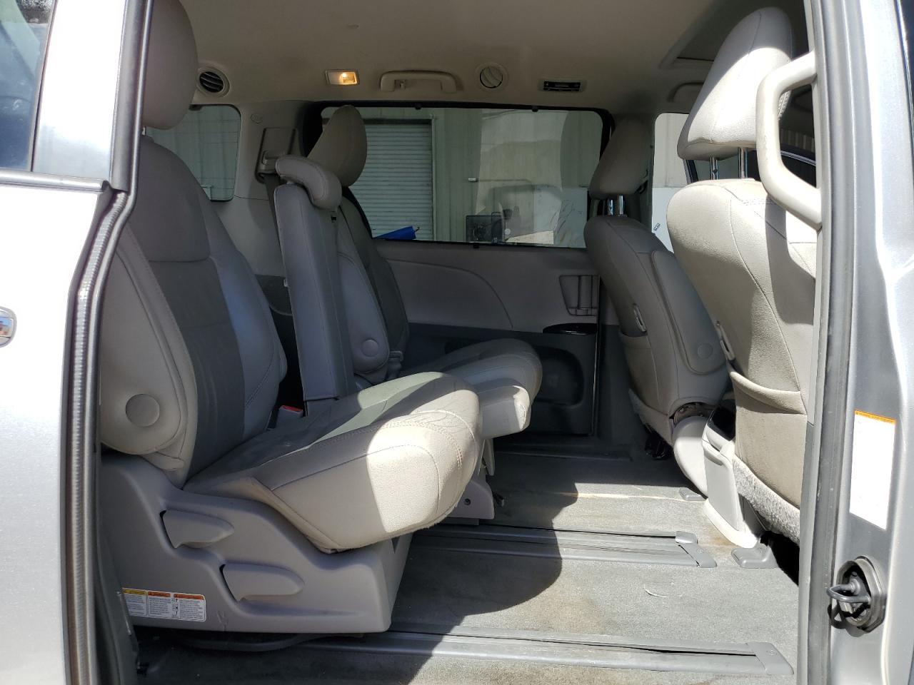 2017 TOYOTA SIENNA