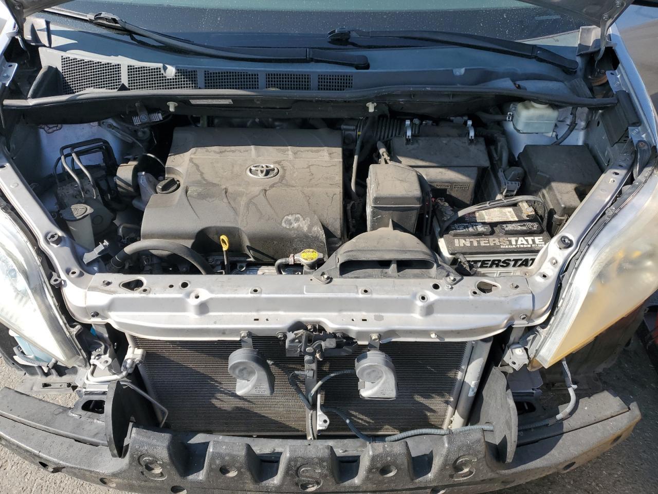 2012 TOYOTA SIENNA