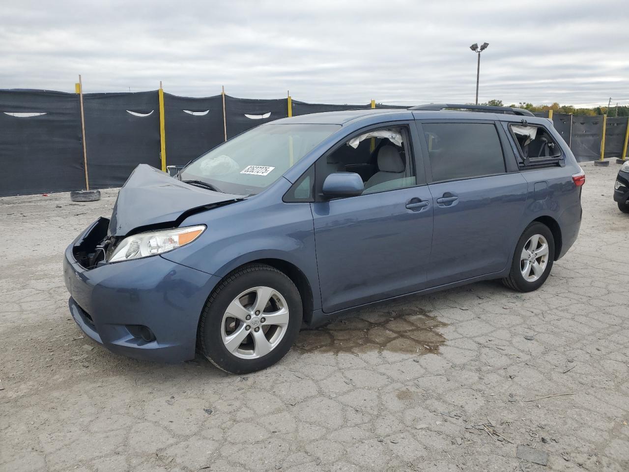 2016 TOYOTA SIENNA