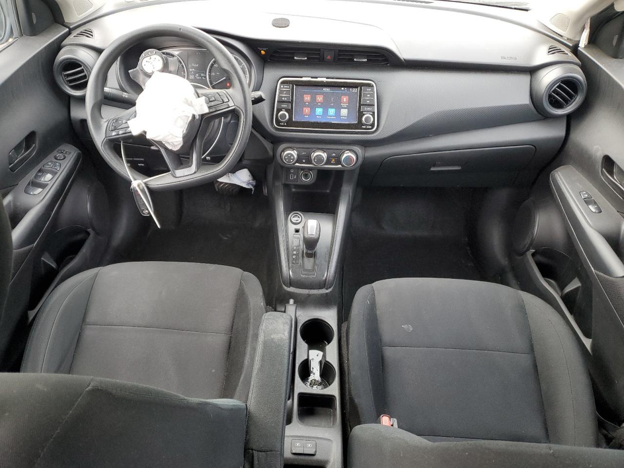 2024 NISSAN KICKS
