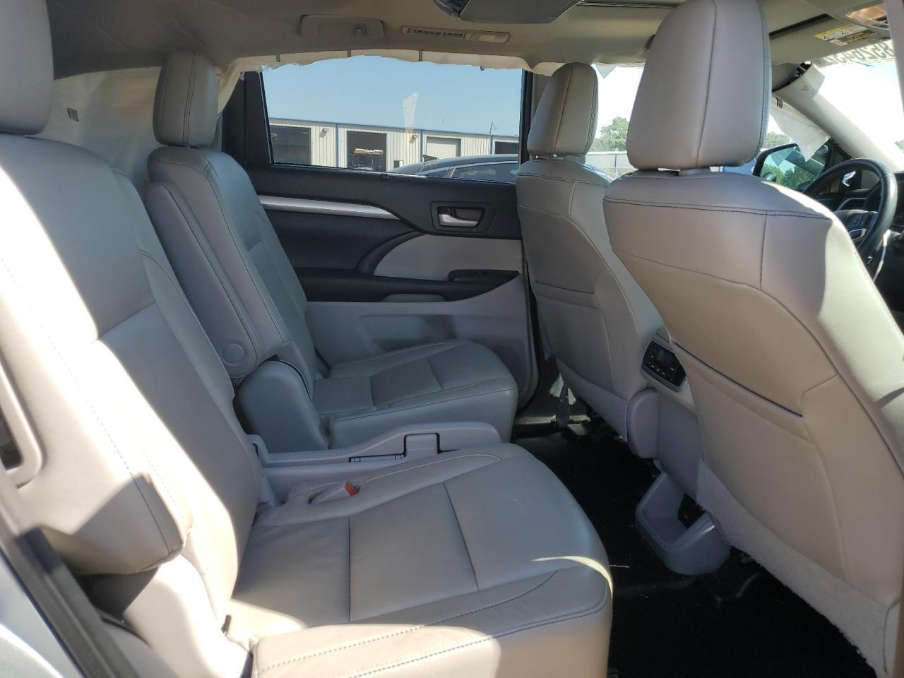 2017 TOYOTA HIGHLANDER