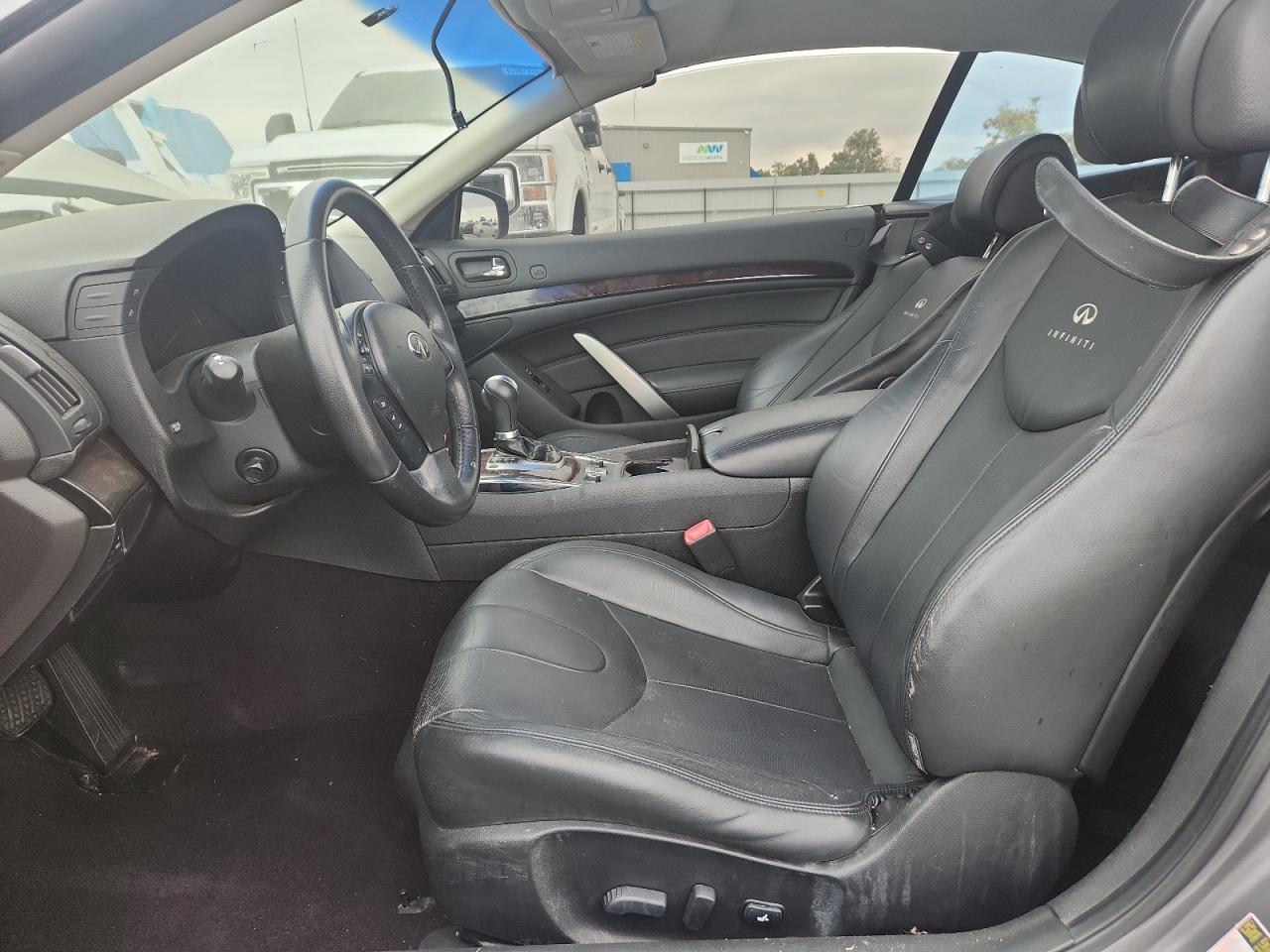 2011 INFINITI G37
