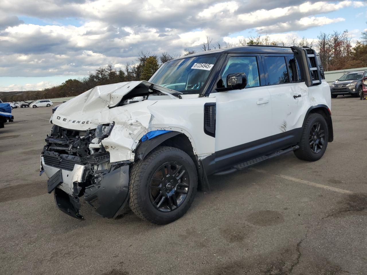 2024 LAND ROVER Defender