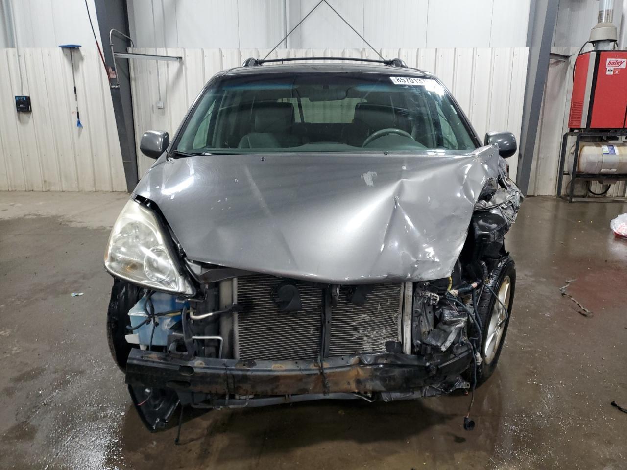 2005 TOYOTA SIENNA