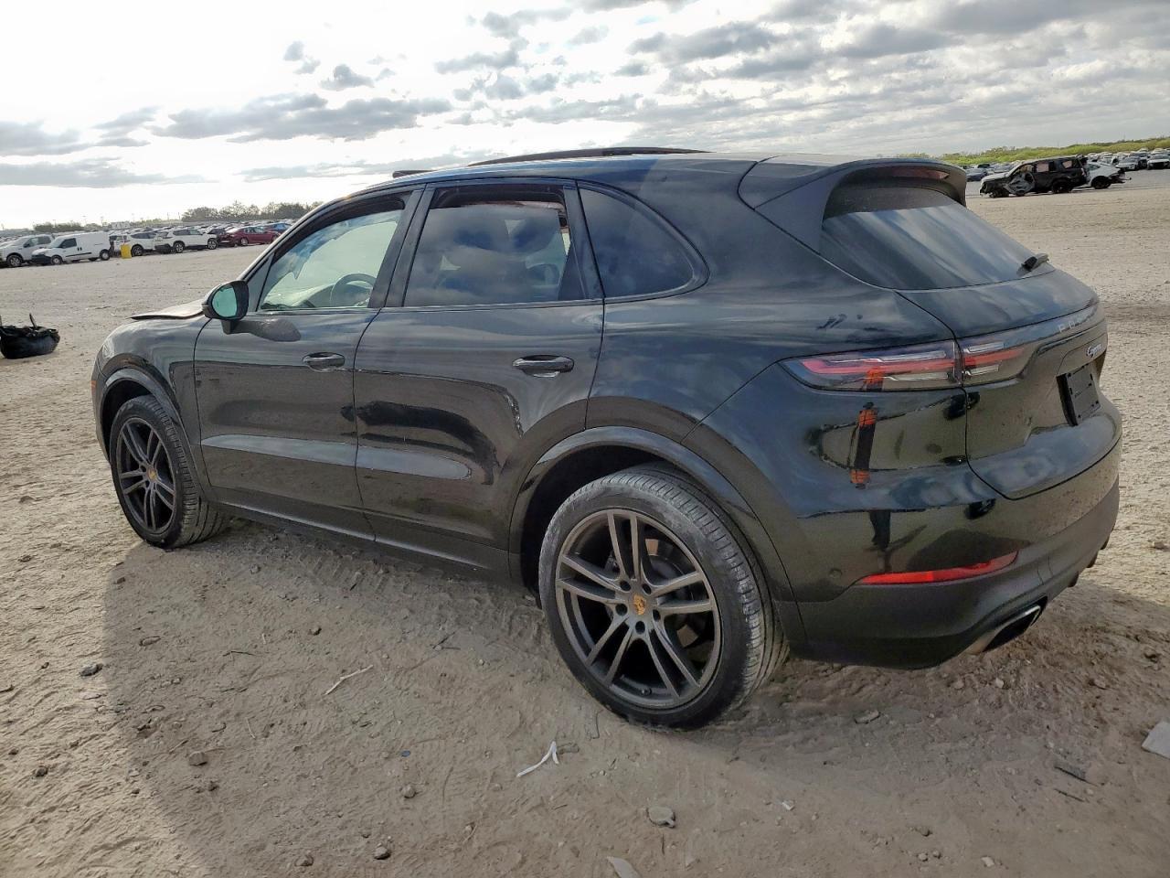 2022 PORSCHE CAYENNE
