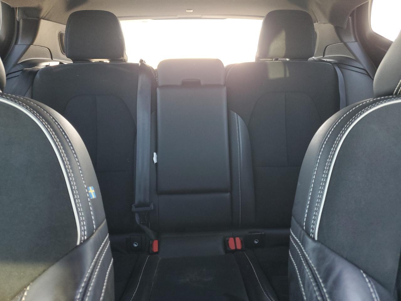 2021 VOLVO XC40