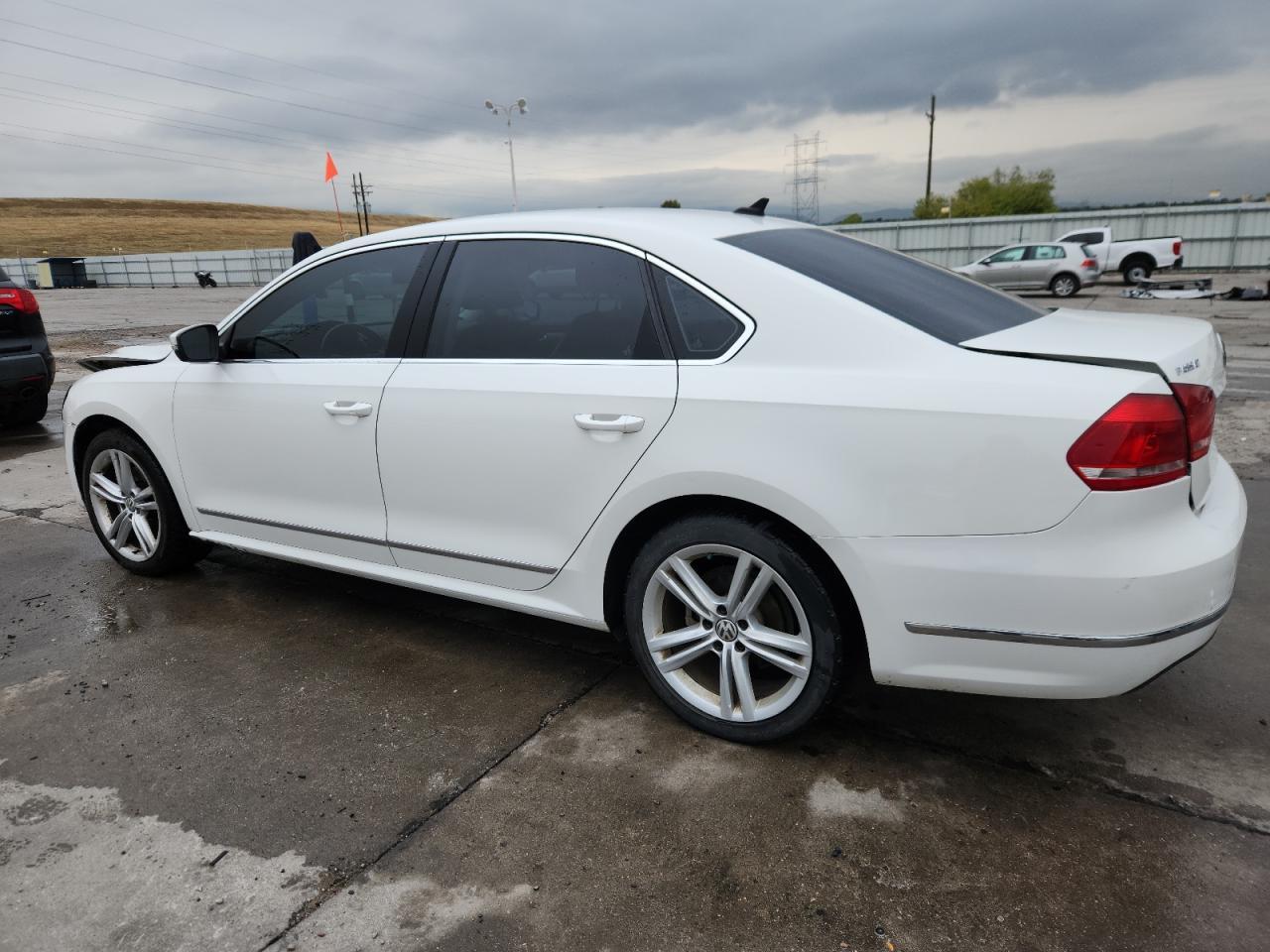 2014 VOLKSWAGEN Passat