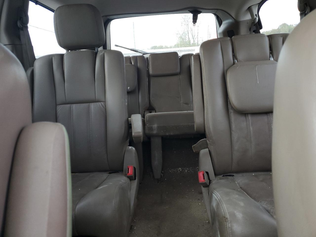 2012 CHRYSLER Town & Country