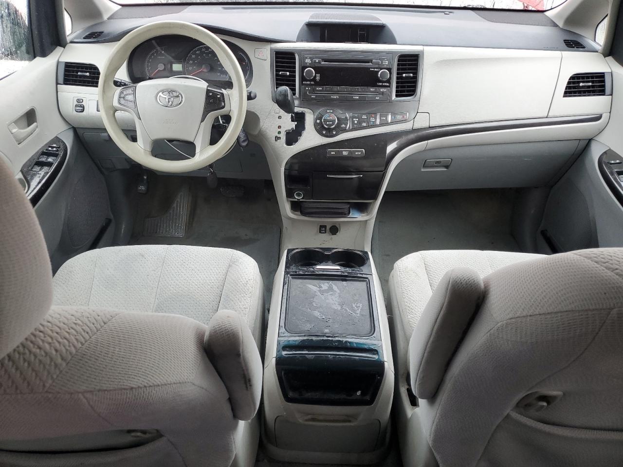 2014 TOYOTA SIENNA
