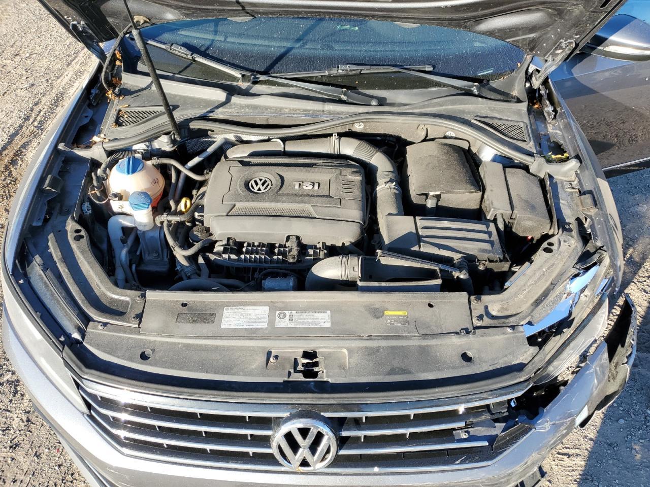 2017 VOLKSWAGEN Passat