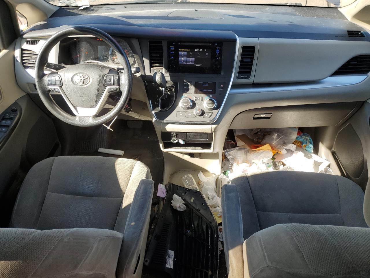 2017 TOYOTA SIENNA