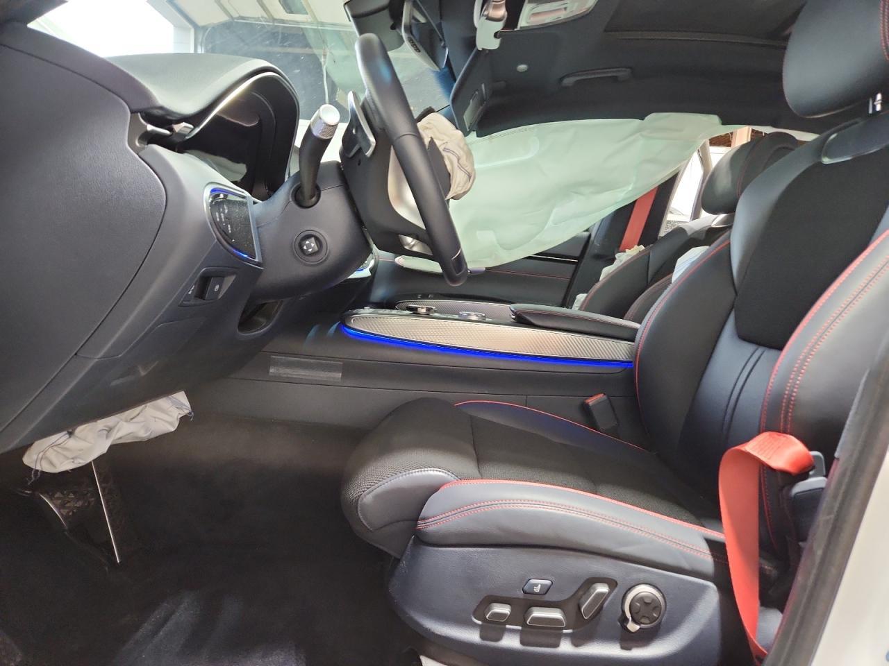 2025 GENESIS GV70
