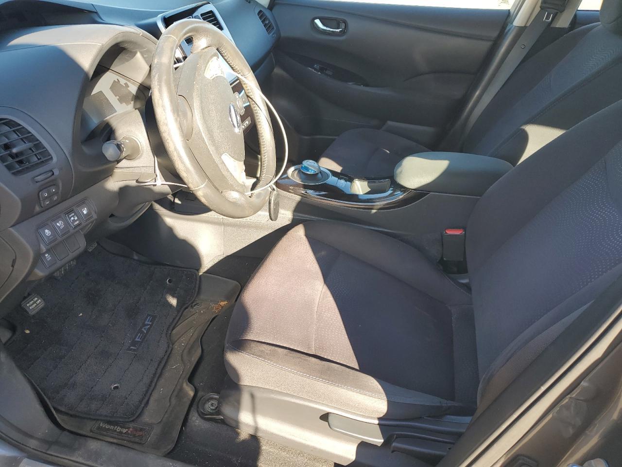 2015 NISSAN LEAF