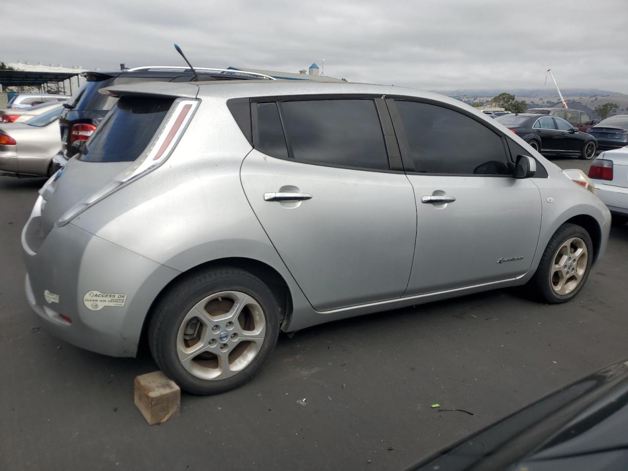 2011 NISSAN LEAF