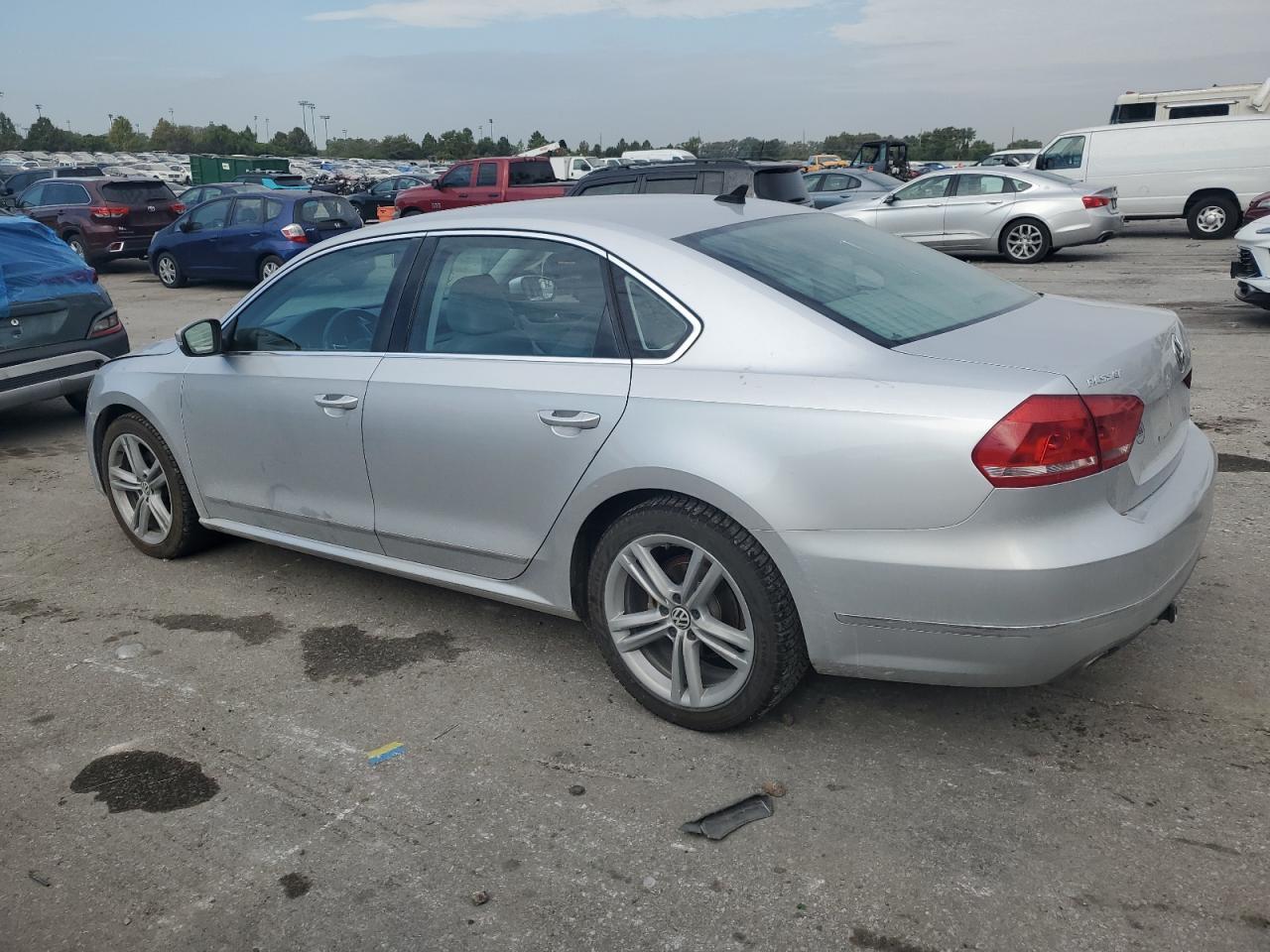2014 VOLKSWAGEN Passat