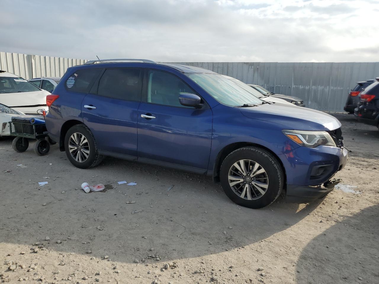 2017 NISSAN PATHFINDER
