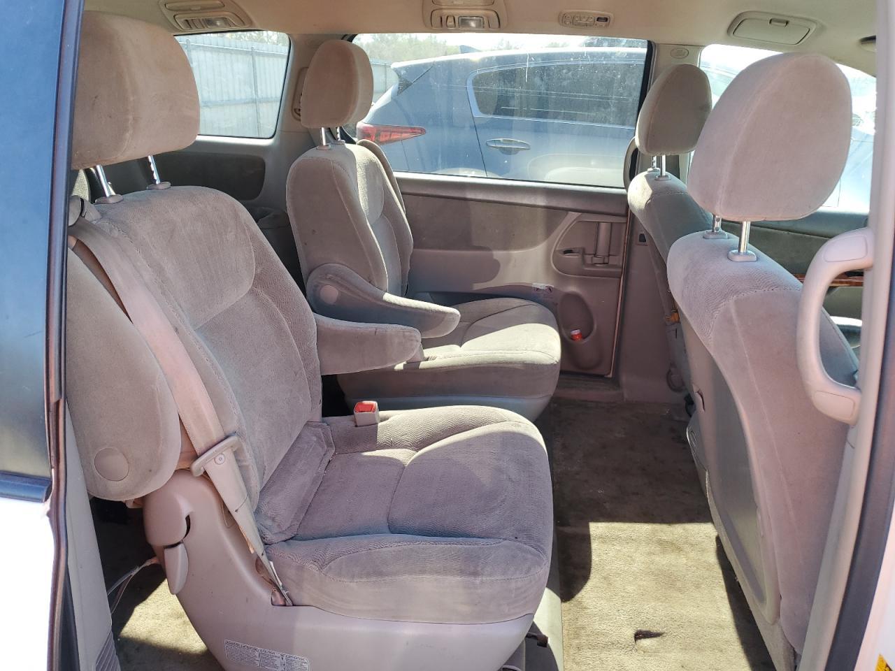 2009 TOYOTA SIENNA