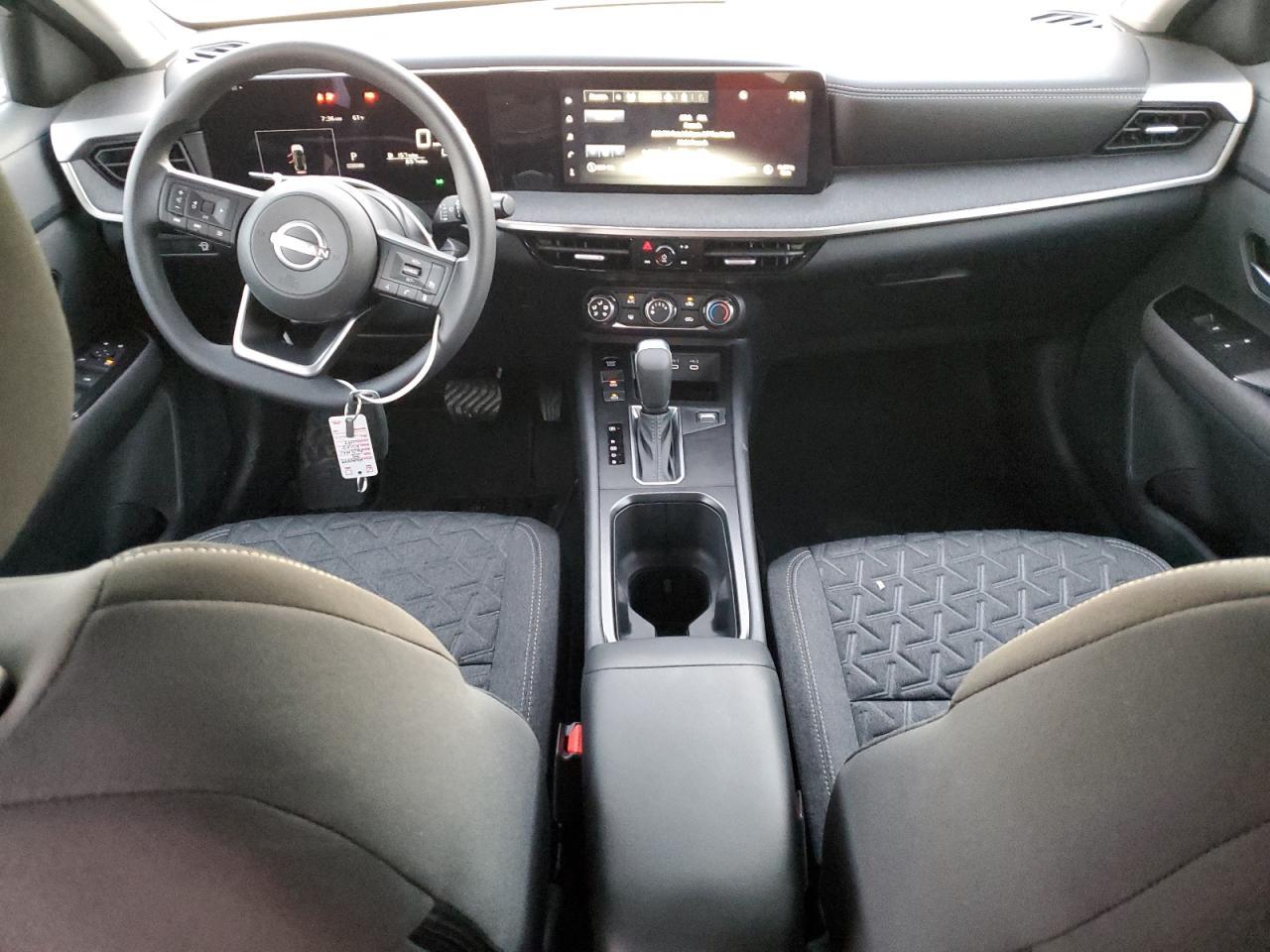 2025 NISSAN KICKS