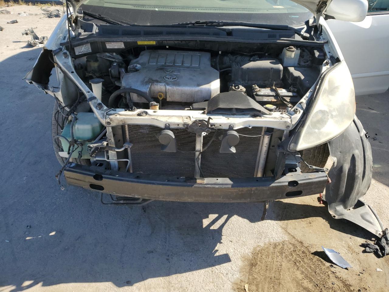 2009 TOYOTA SIENNA
