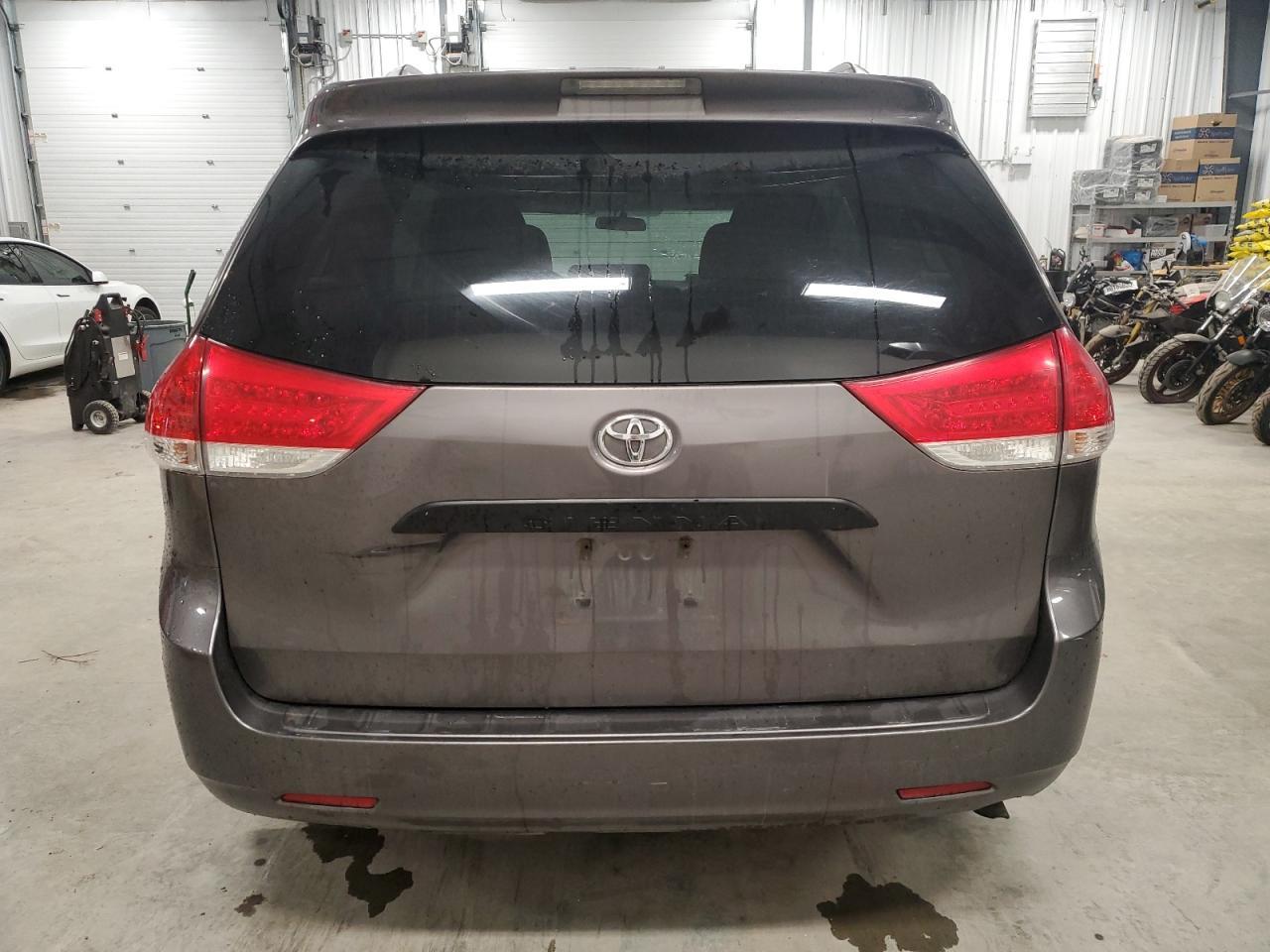 2014 TOYOTA SIENNA