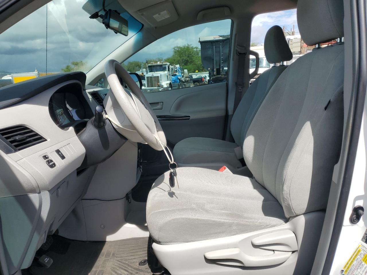 2014 TOYOTA SIENNA