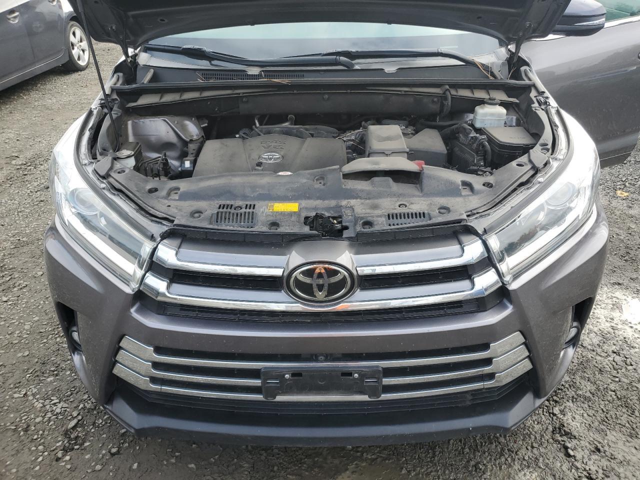 2017 TOYOTA HIGHLANDER