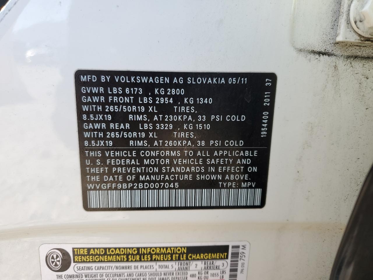 2011 VOLKSWAGEN Touareg
