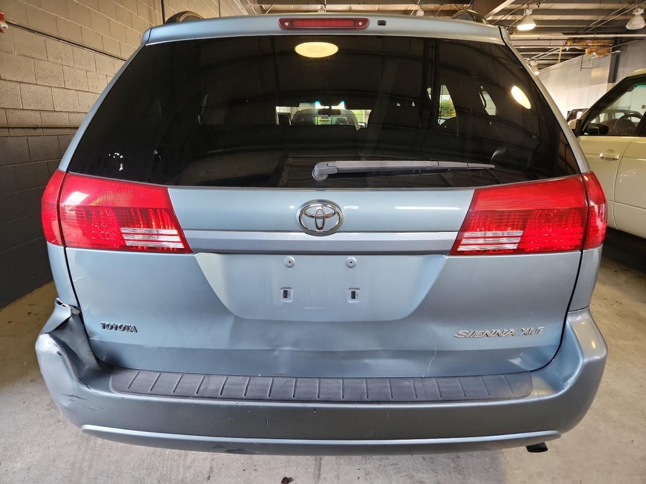 2004 TOYOTA SIENNA