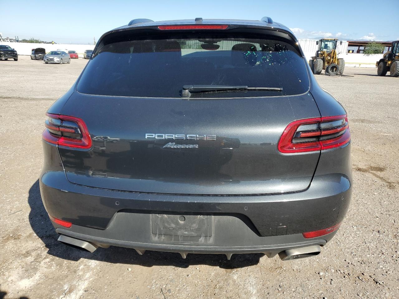 2017 PORSCHE Macan