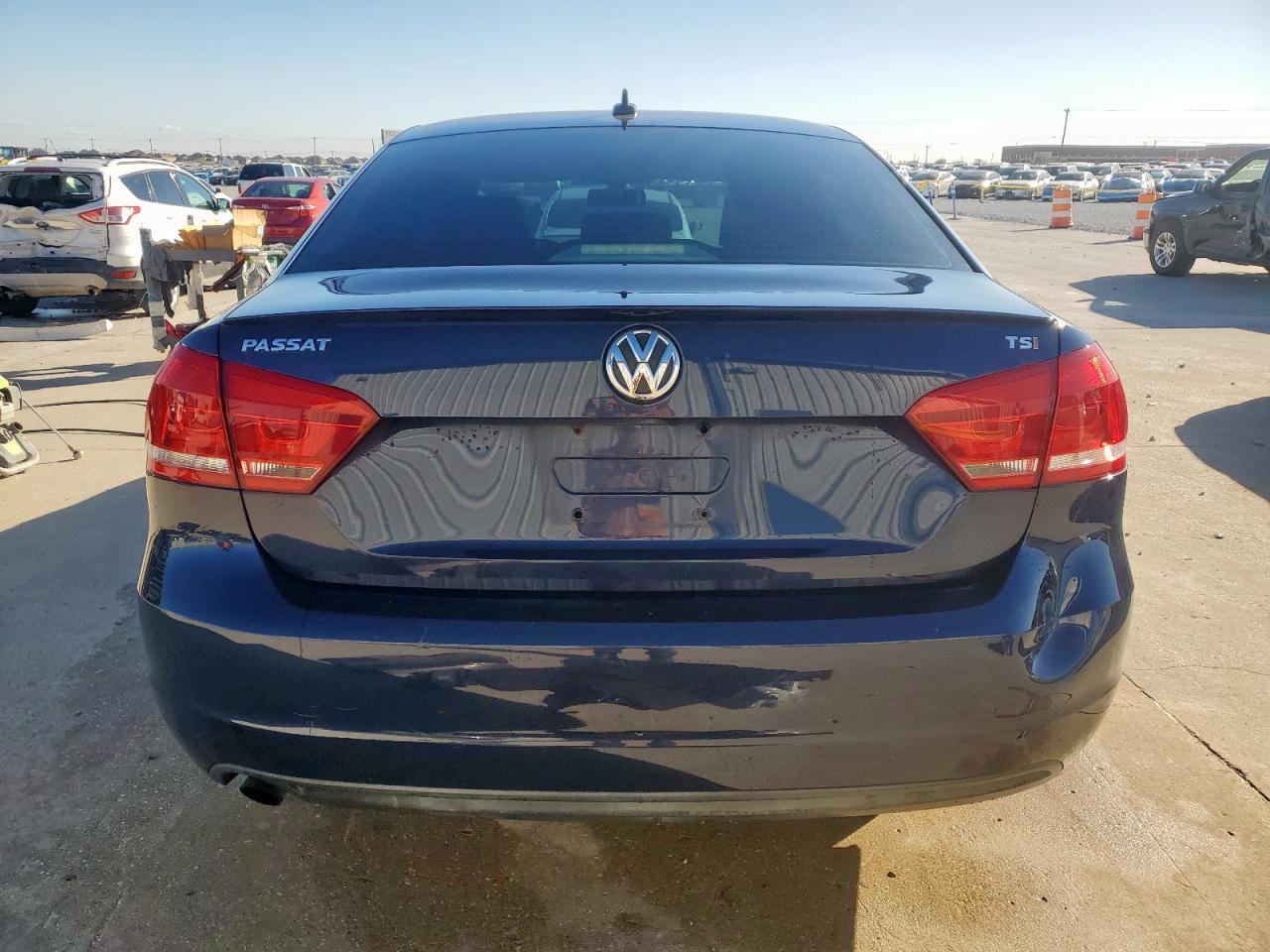 2014 VOLKSWAGEN Passat