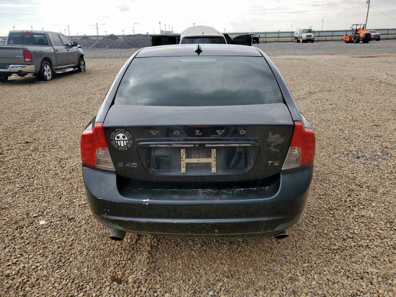 2011 VOLVO S40