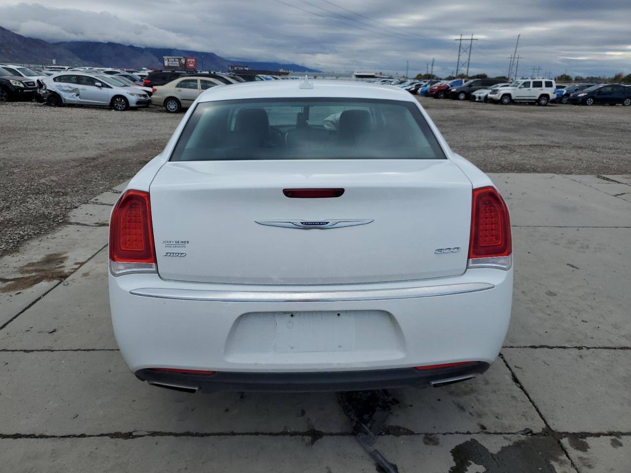 2019 CHRYSLER 300