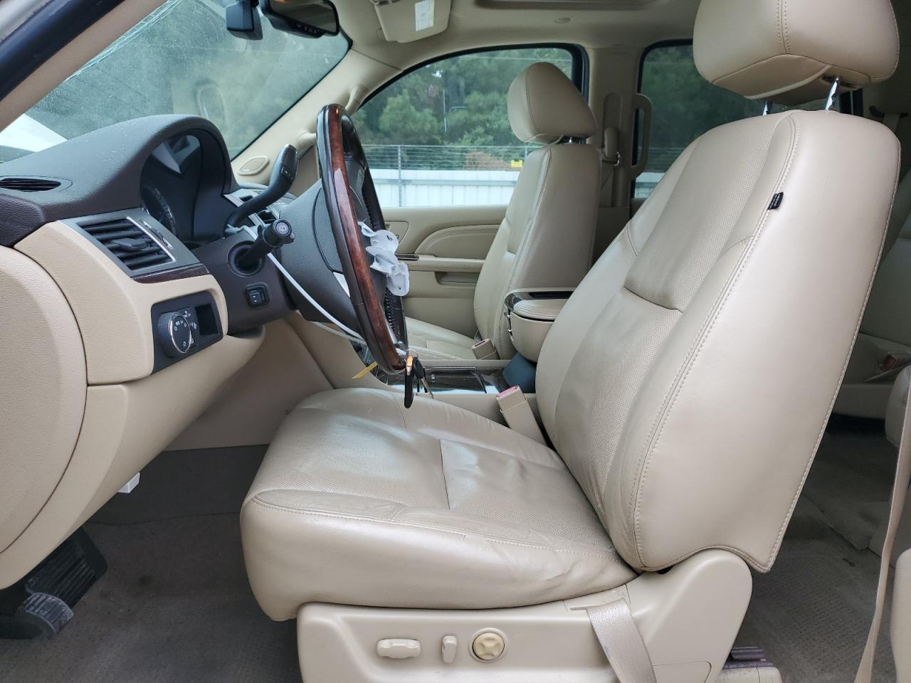 2010 CADILLAC ESCALADE