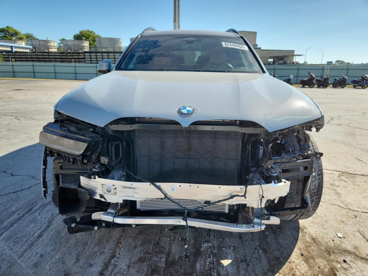 2023 BMW X7