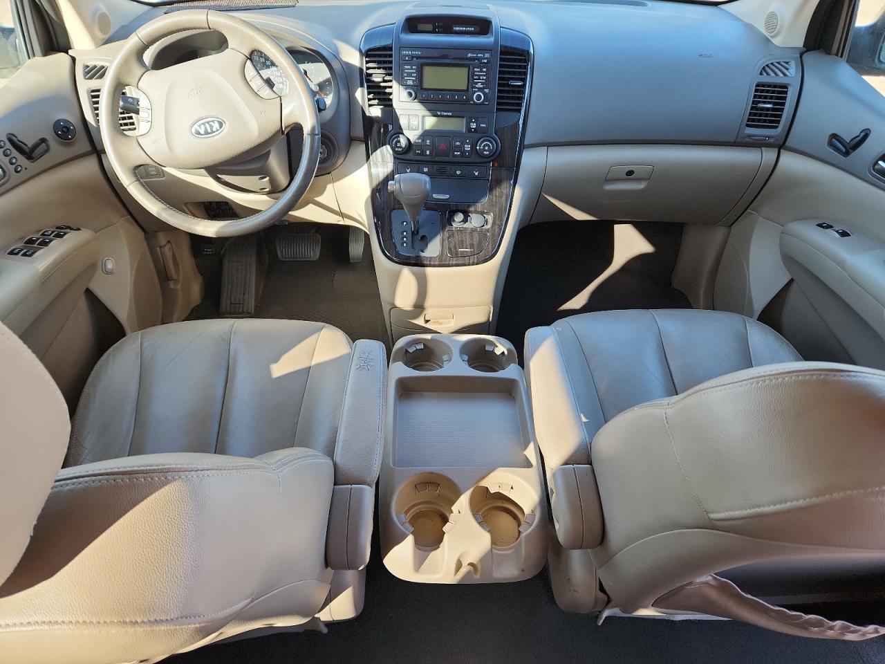 2011 KIA SEDONA