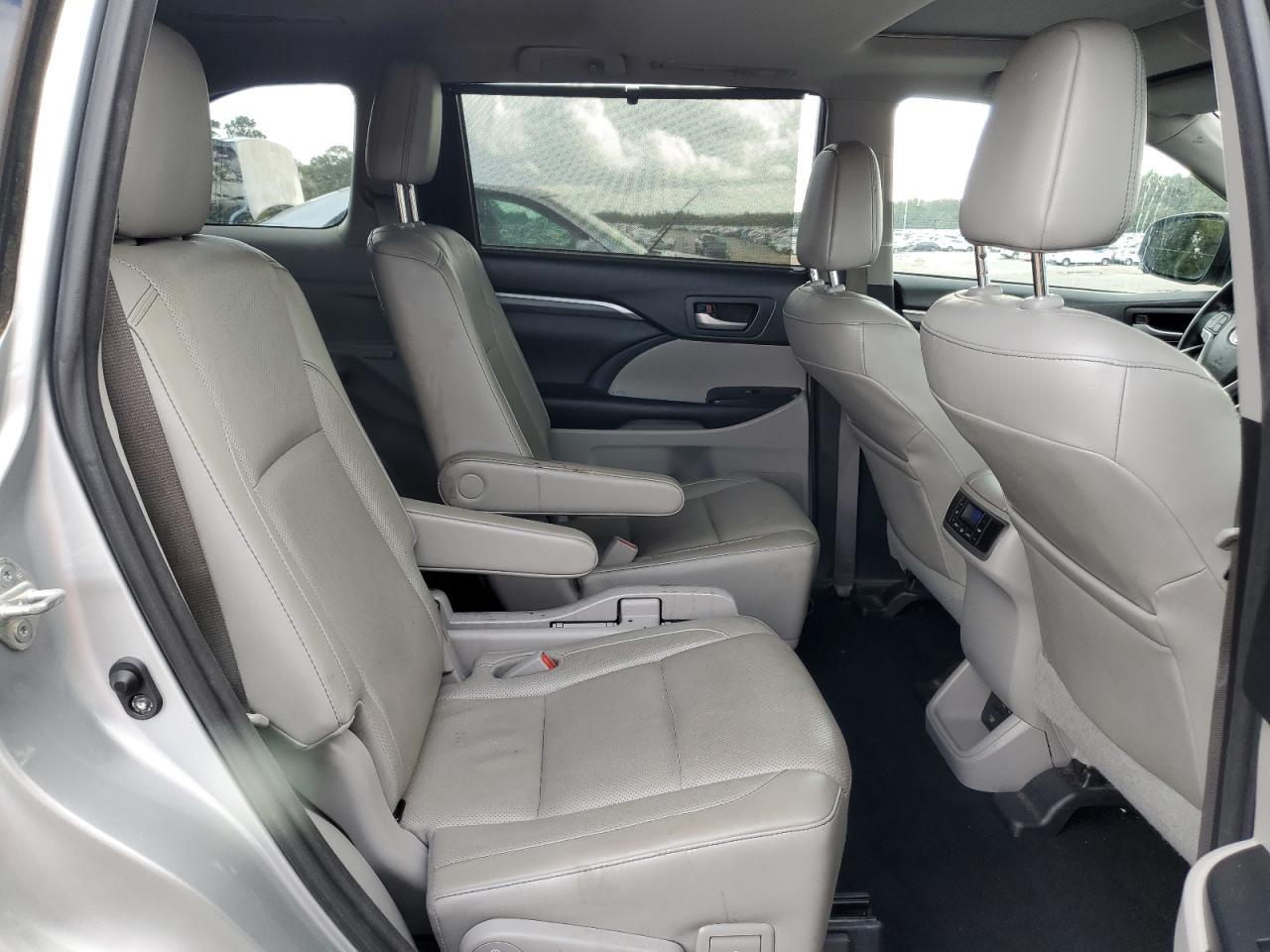 2017 TOYOTA HIGHLANDER
