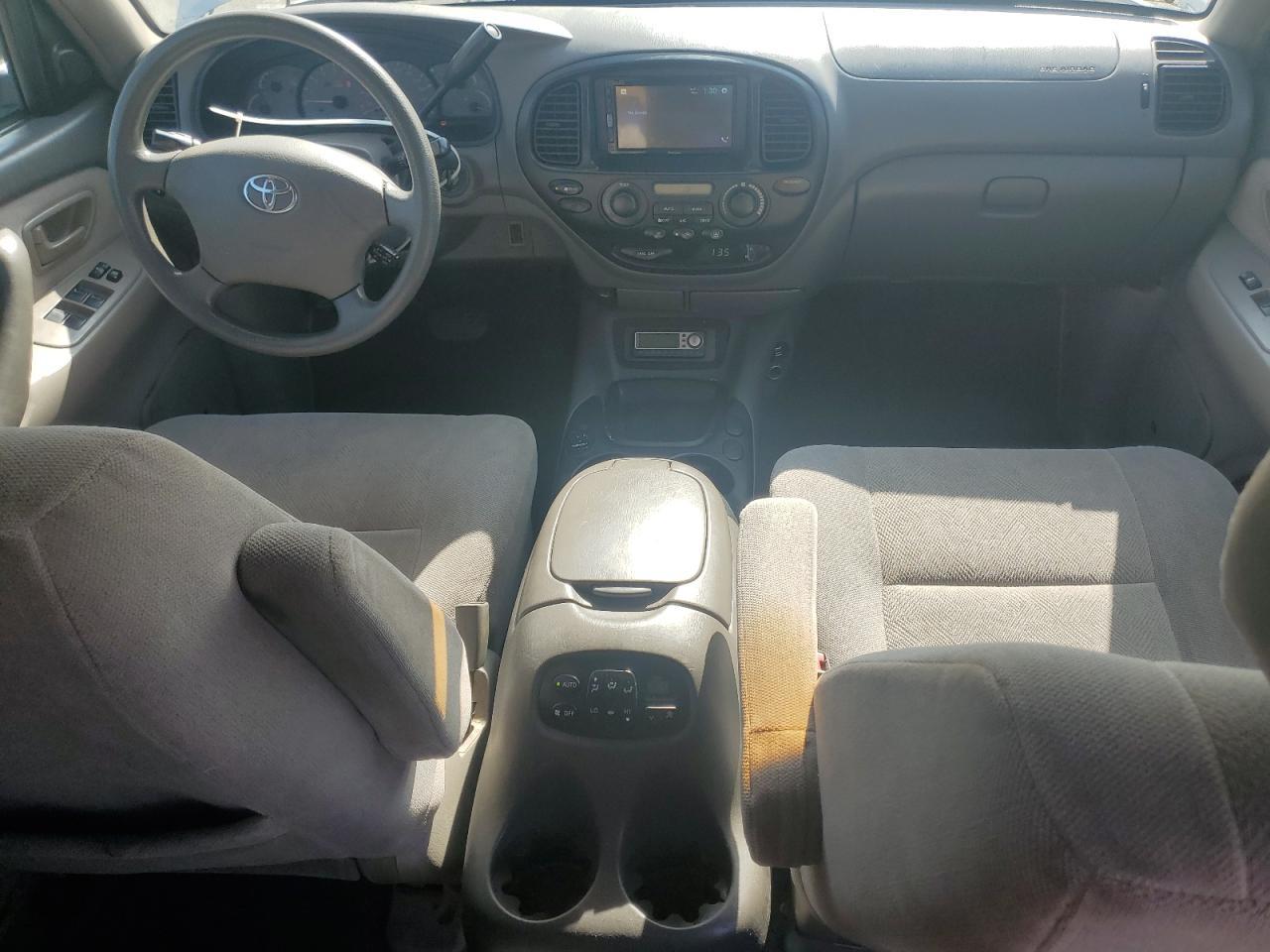 2004 TOYOTA Sequoia