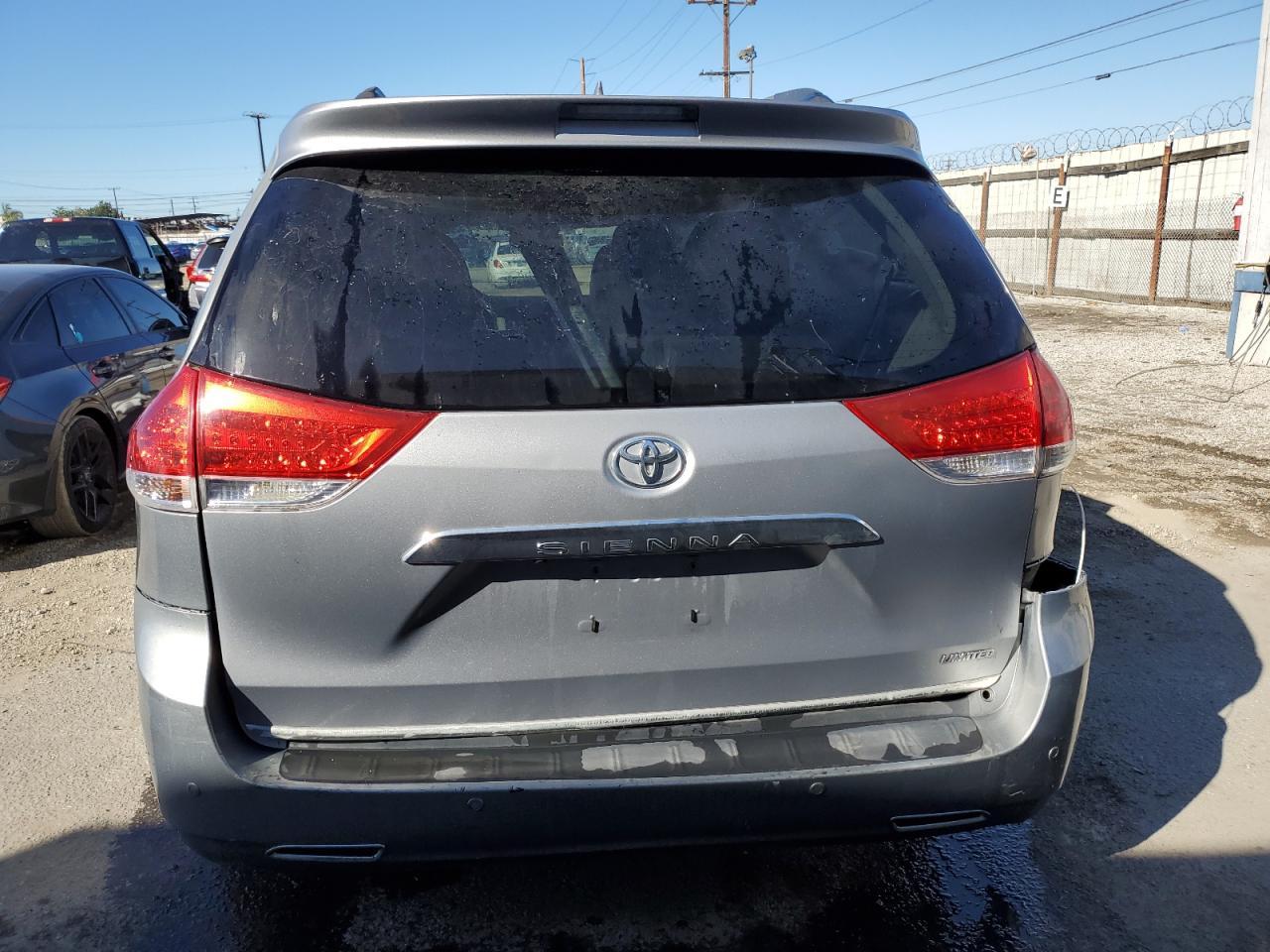 2013 TOYOTA SIENNA