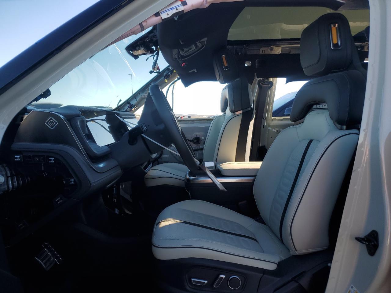 2025 RIVIAN R1s