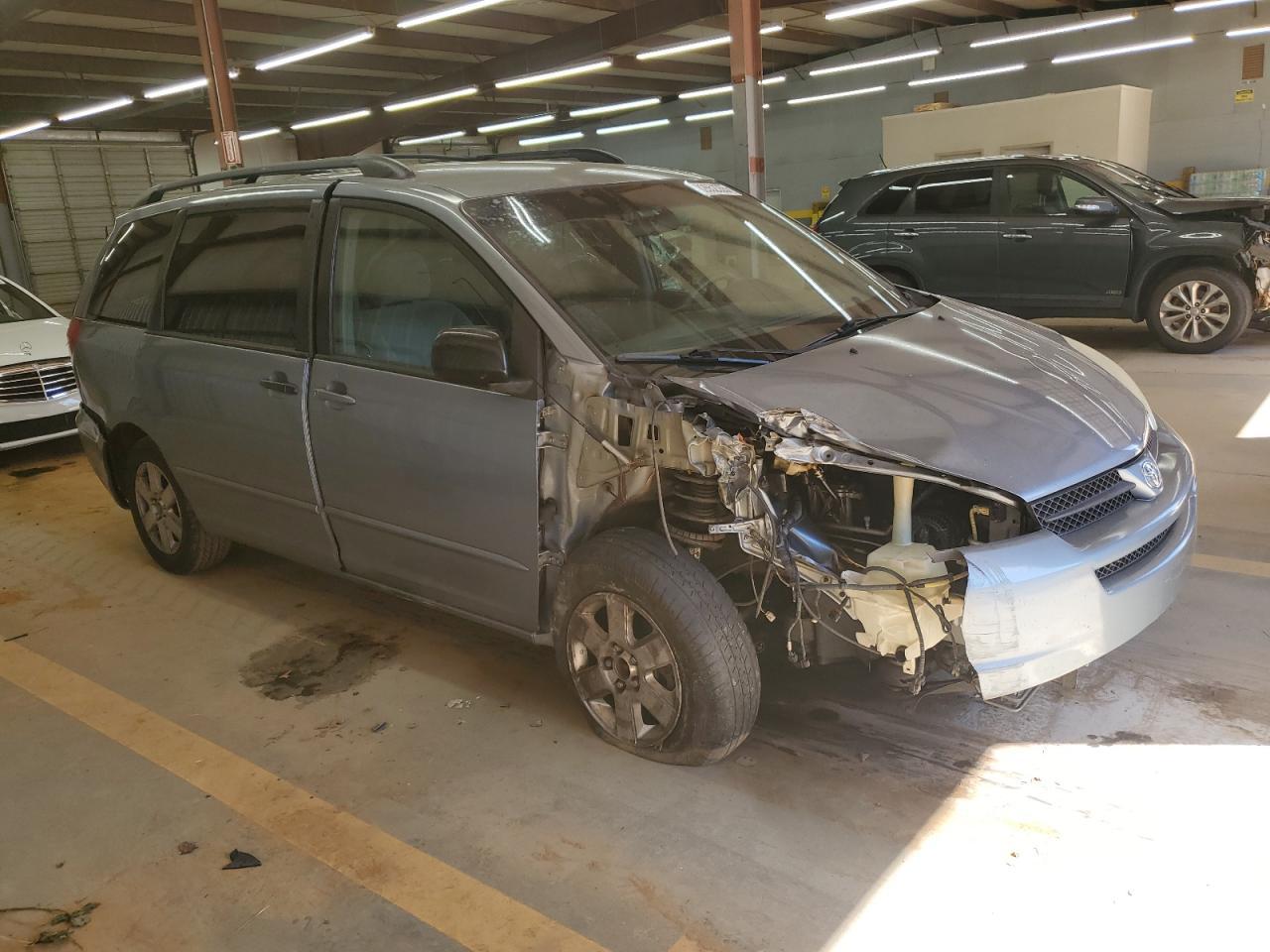 2004 TOYOTA SIENNA